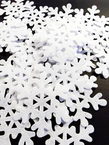 24 weiße Filz Schneeflocken Kristall